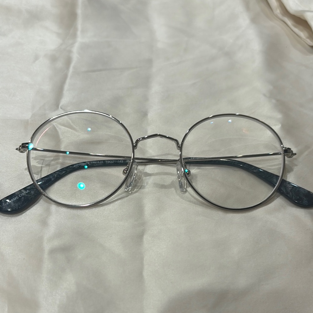 KITS Round Silver Metal Glasses
